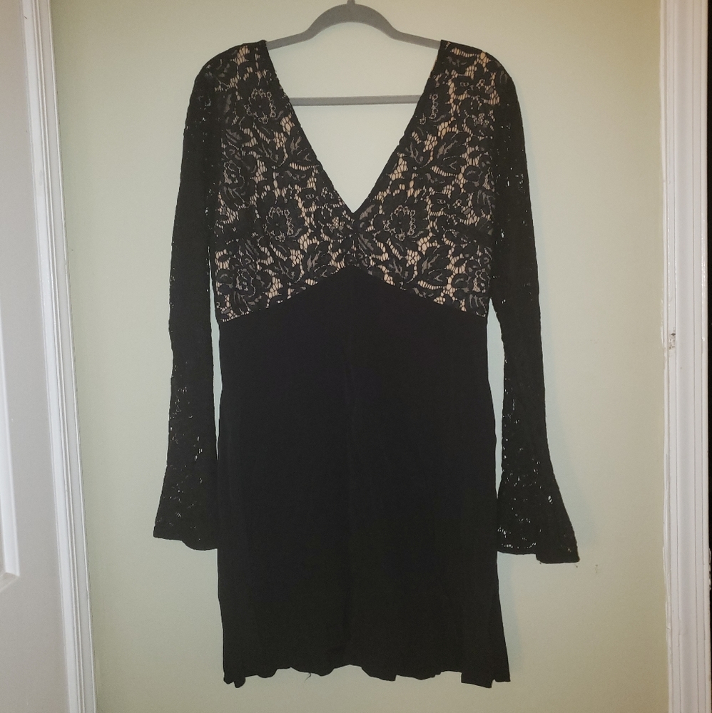NWOT V-neck lace mini dress